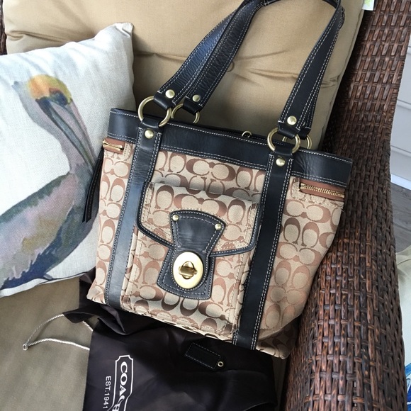 Coach Handbags - Gorgeous tote